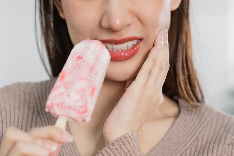 Sensitive Tooth Treatment by the Dentist on the Gold Coast